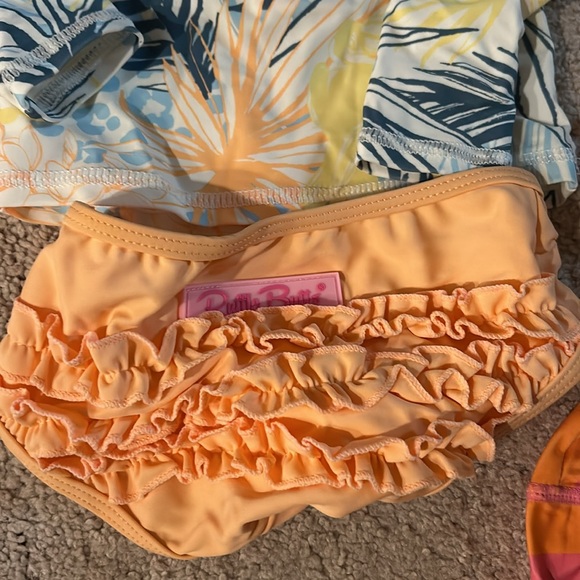 3 Bathing suits - Picture 4 of 9